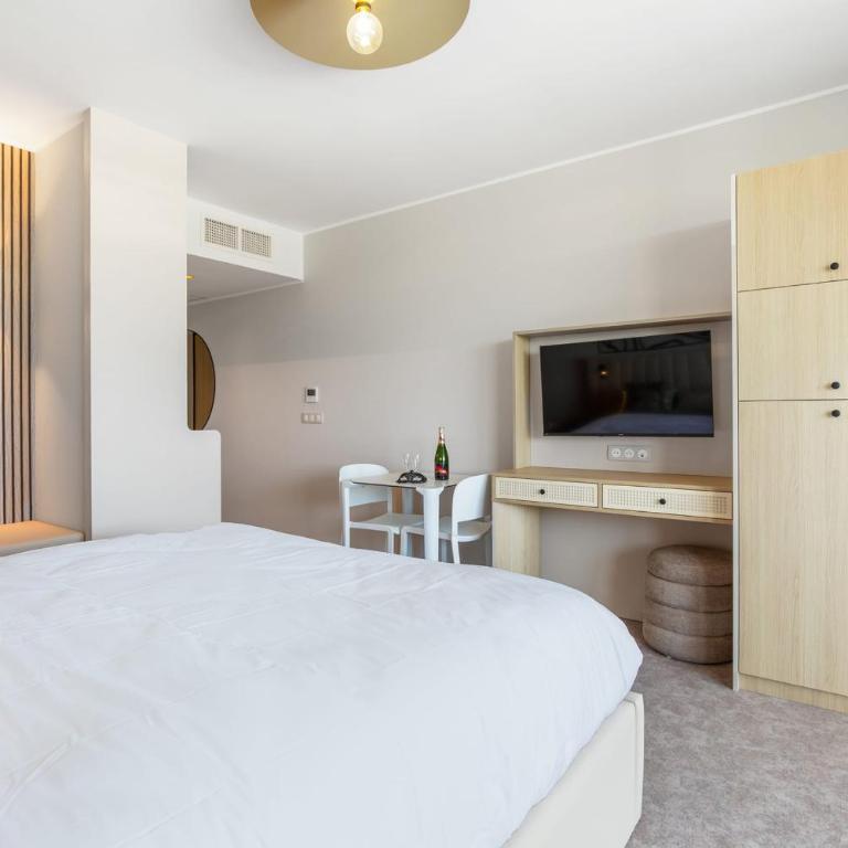Vibes Resort Brand-new studio with rooftop pool Naturist Village - Appartamento - 17