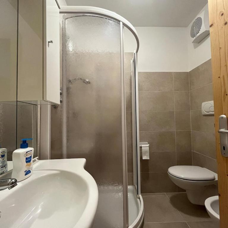 Casa Brenta Mavignola 3 bedrooms Alpine charm - Three-Bedroom Apartment with Mountain View - 2