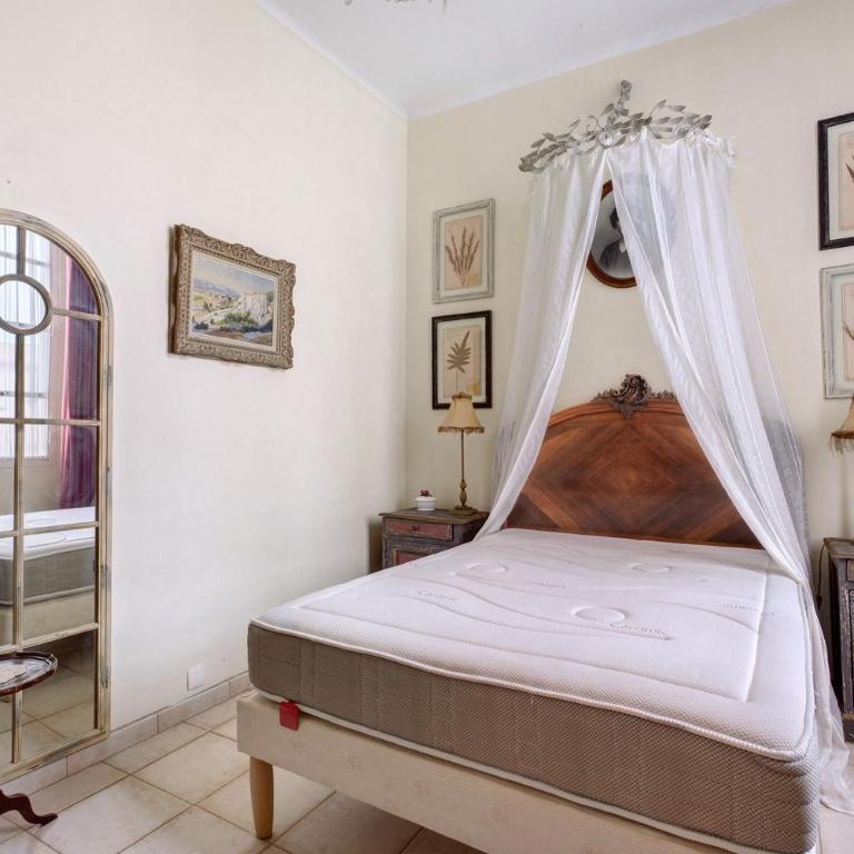 Vieil Antibes 2P Clémenceau - Two-Bedroom Deluxe Apartment with Garden View - 15