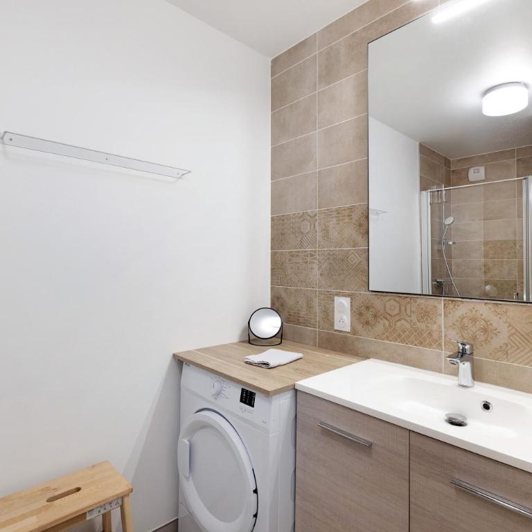 Les 3 Marmottes - centre Samoëns - Three-Bedroom Premium Apartment with Balcony - 21