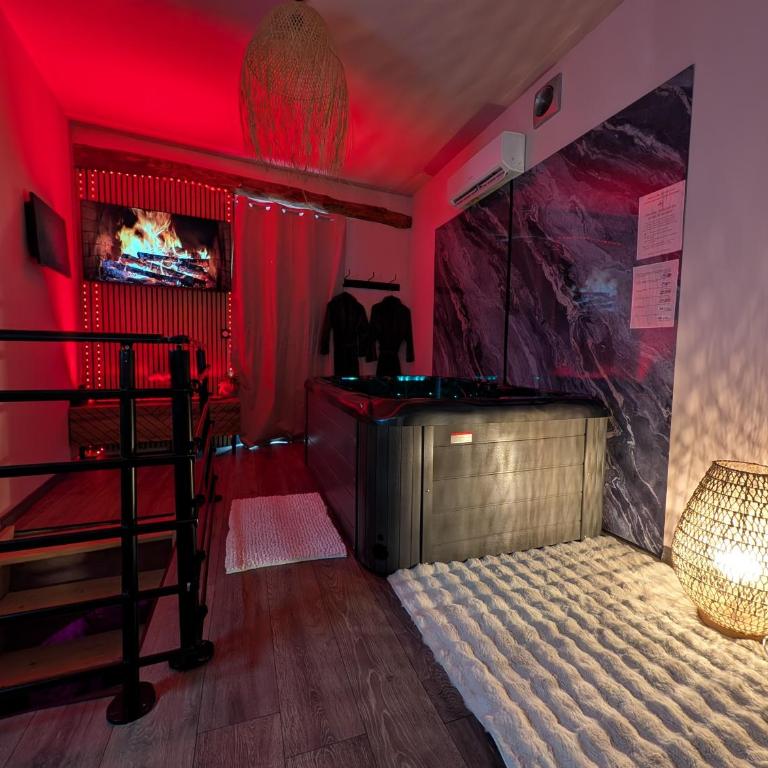 Loveroom Romantique avec Spa et Secret Room - A proximité des Lacs - La Mure - Appartement 1 Chambre - 7