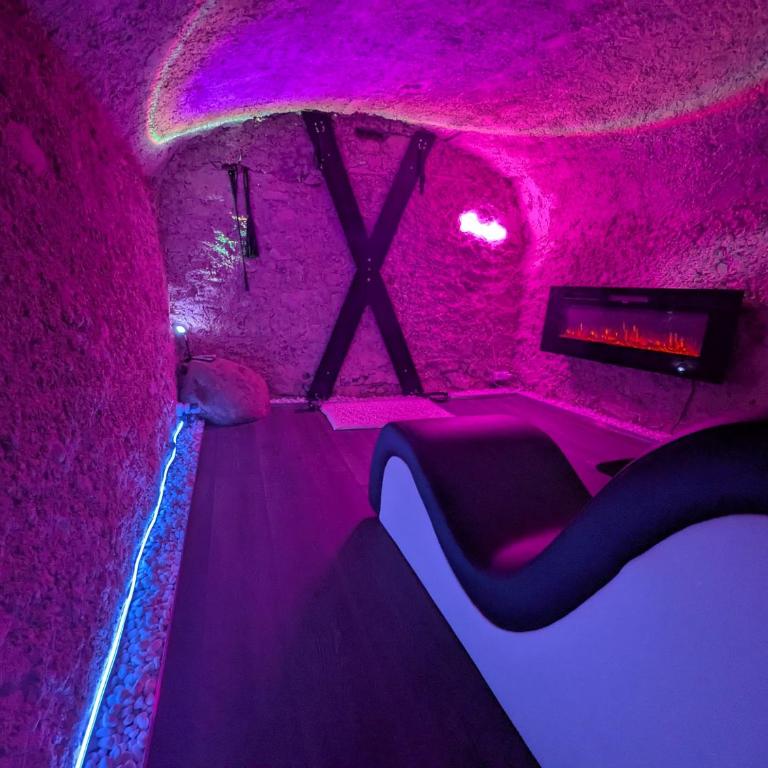 Loveroom Romantique avec Spa et Secret Room - A proximité des Lacs - La Mure - Appartement 1 Chambre - 21