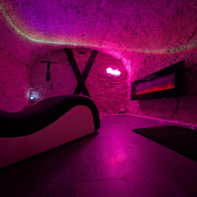 Loveroom Romantique avec Spa et Secret Room - A proximité des Lacs - La Mure - Appartement 1 Chambre - 24