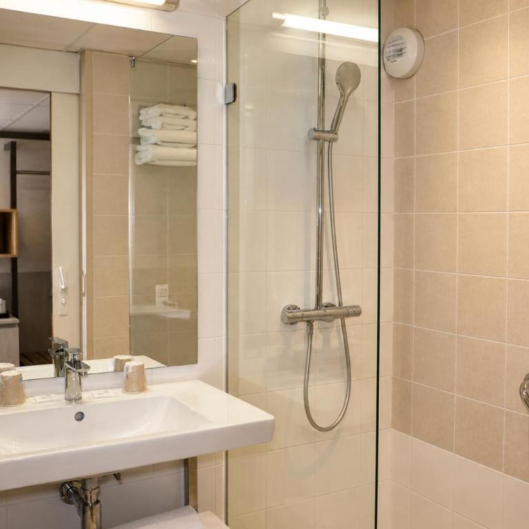 Hôtel La Solitude - Chambre Simple Supérieure avec Balcon - 10