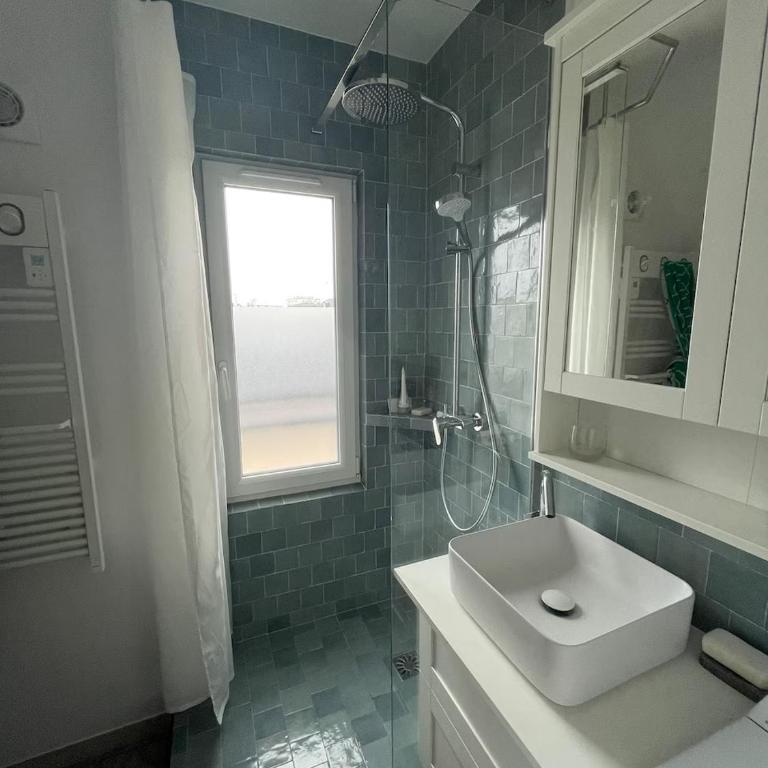 The romantic perch close to the sea - One-Bedroom Apartment - 8