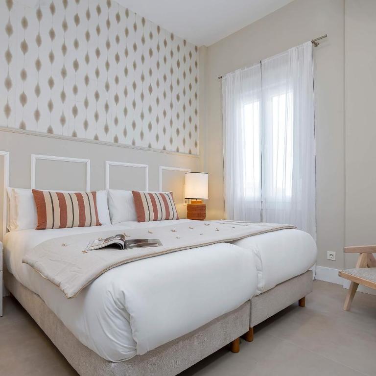 Genteel Home San Anton Granada - Four-Bedroom Penthouse Apartment - 18