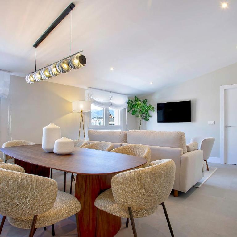 Genteel Home San Anton Granada - Four-Bedroom Penthouse Apartment - 4