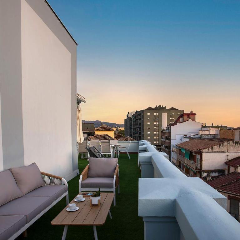Genteel Home San Anton Granada - Four-Bedroom Penthouse Apartment - 24