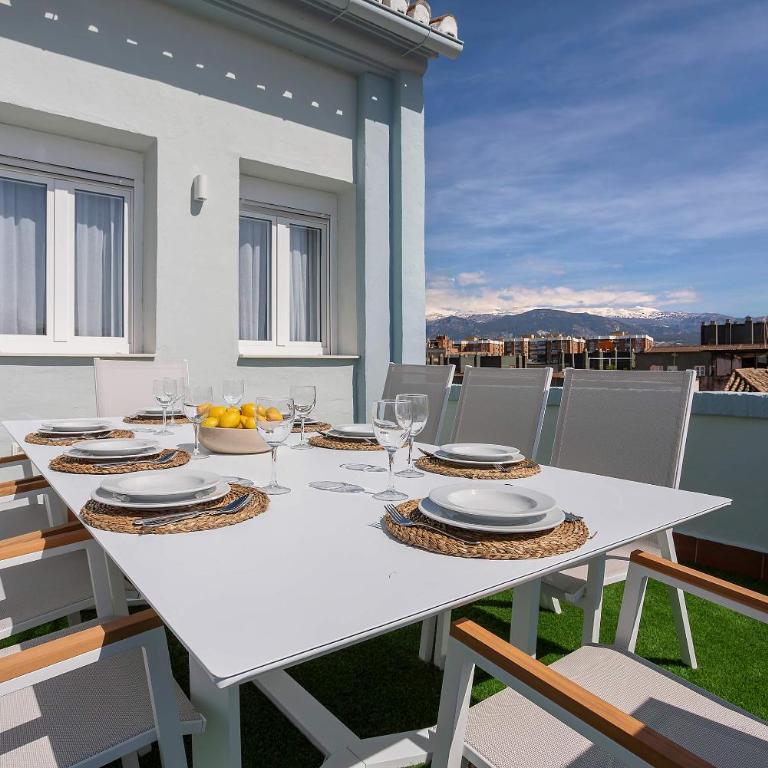 Genteel Home San Anton Granada - Four-Bedroom Penthouse Apartment - 15