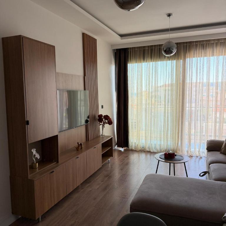 Lola - One-Bedroom Apartment - 3