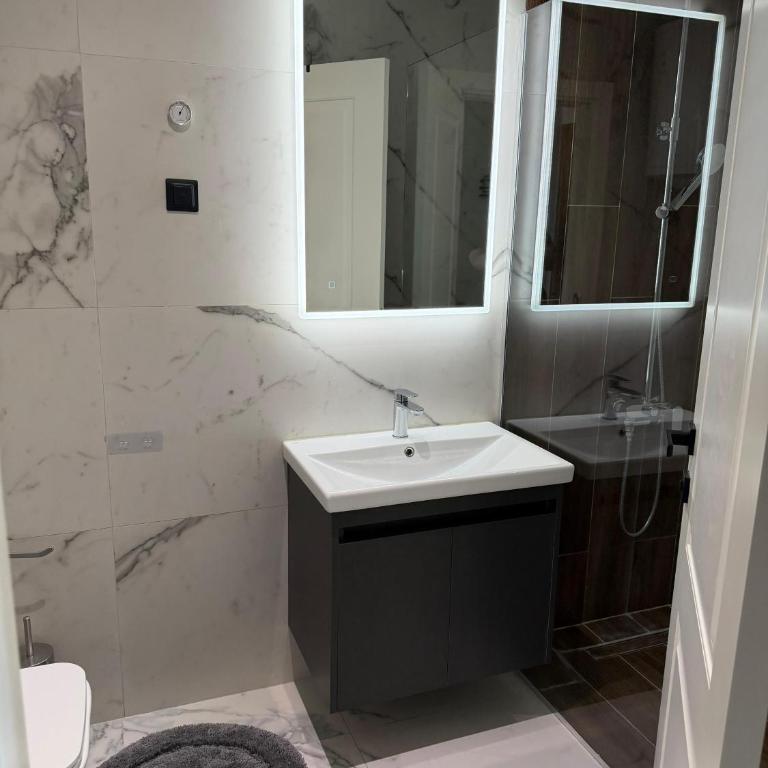 Lola - One-Bedroom Apartment - 4