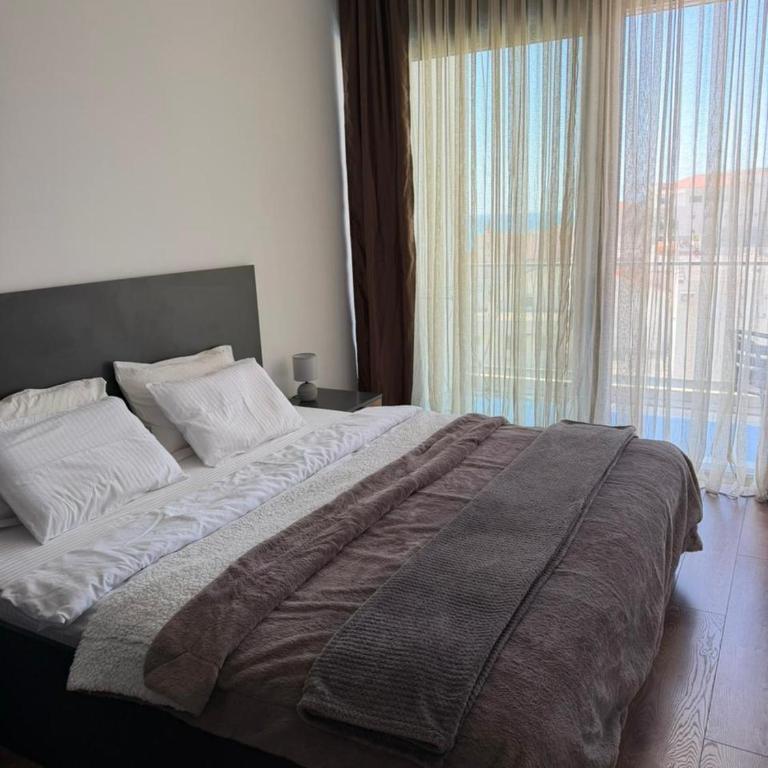 Lola - One-Bedroom Apartment - 6