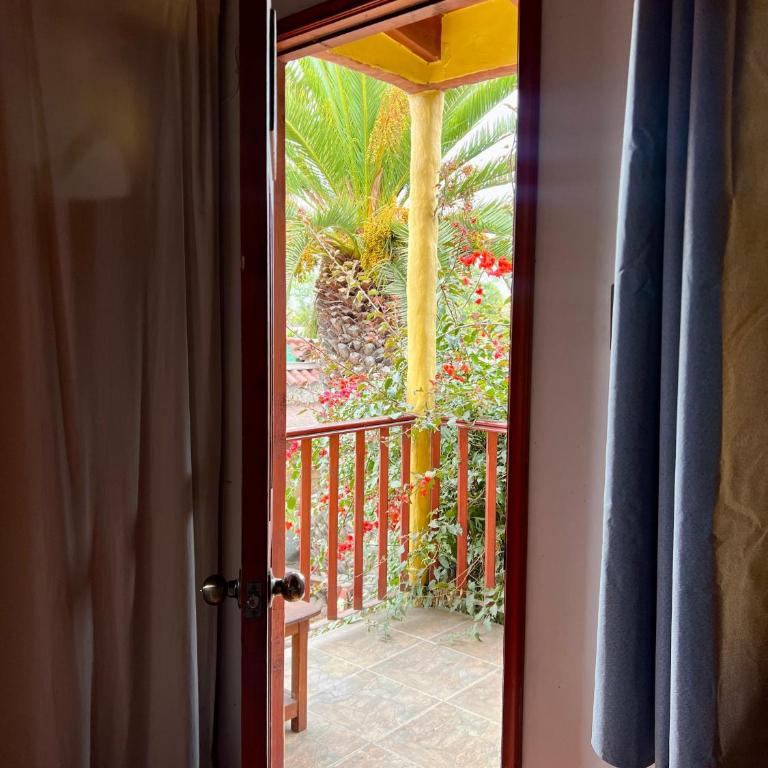 Hostal El Punto - Triple Room with City View - 7