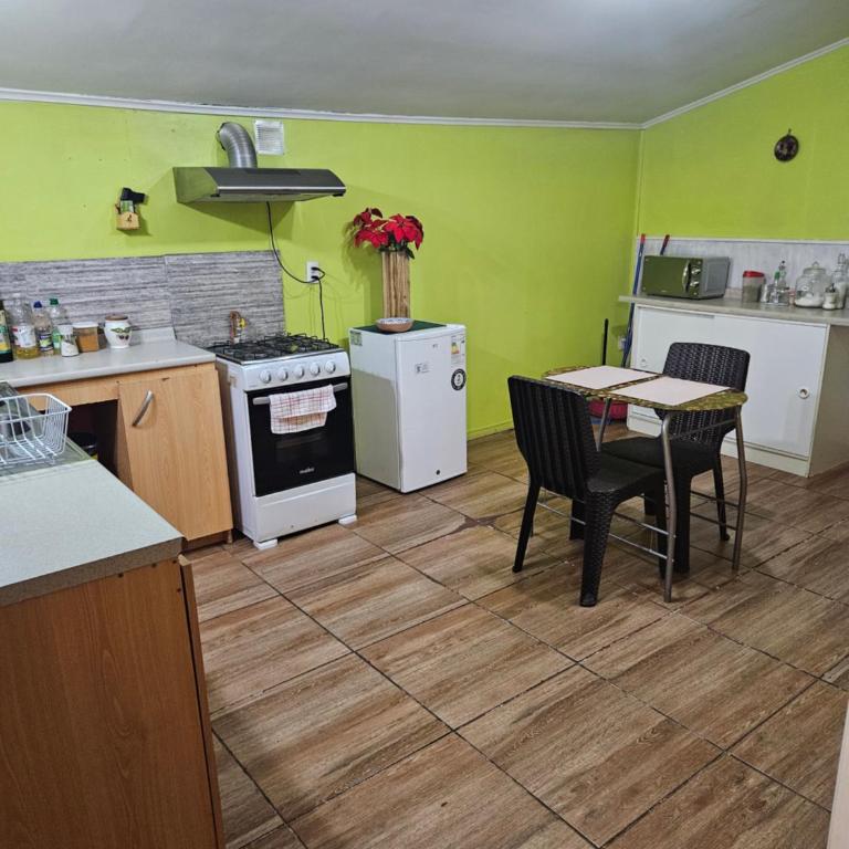 Samka alojamiento - Three-Bedroom House - 11