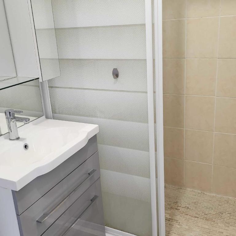 Nice T2 with balcony - near beach - Appartement - 9