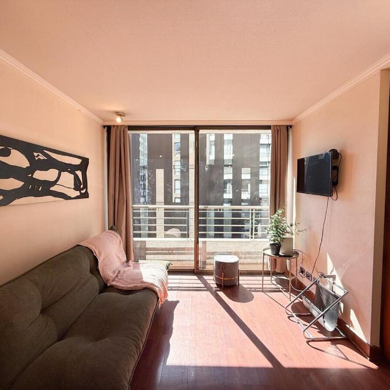 10th floor, building with pool and gym - One-Bedroom Apartment - 4