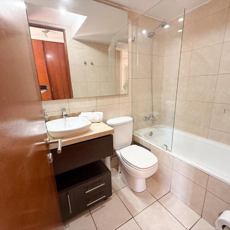 10th floor, building with pool and gym - One-Bedroom Apartment - 5