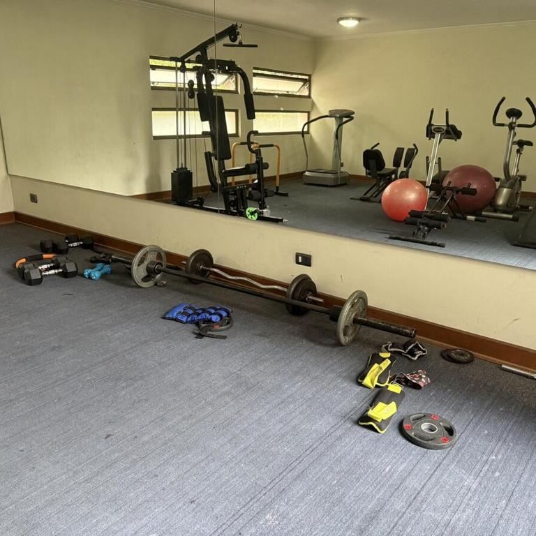 10th floor, building with pool and gym - One-Bedroom Apartment - 9
