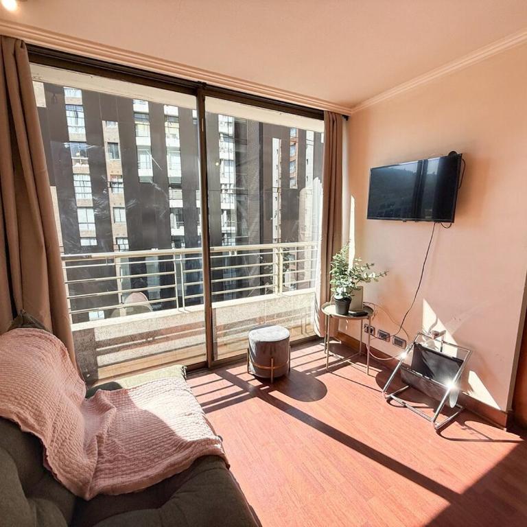 10th floor, building with pool and gym - One-Bedroom Apartment - 10