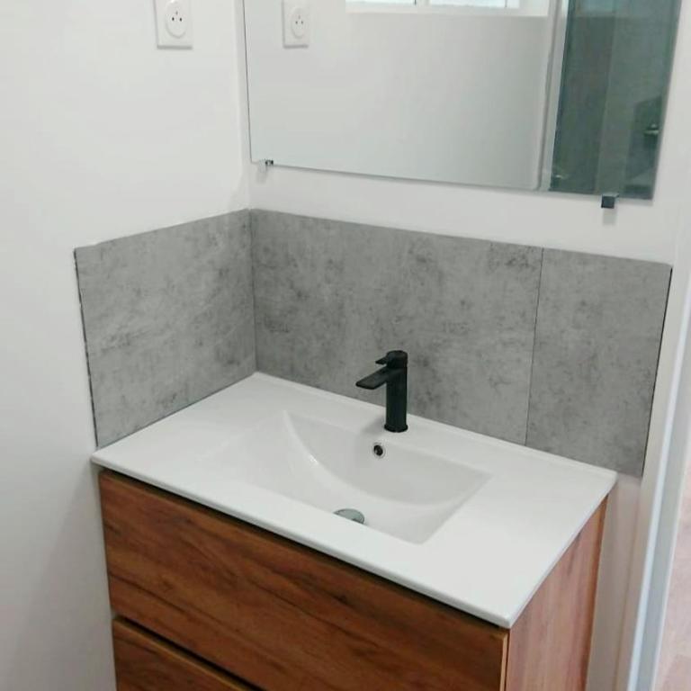 Appartement rénové 1er étage 45m2 avec JARDIN ET JACUZZI - Apartamento de 1 dormitorio - 20