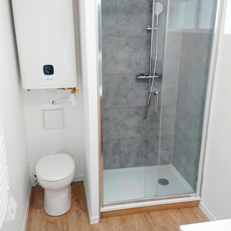 Appartement rénové 1er étage 45m2 avec JARDIN ET JACUZZI - Apartamento de 1 dormitorio - 22