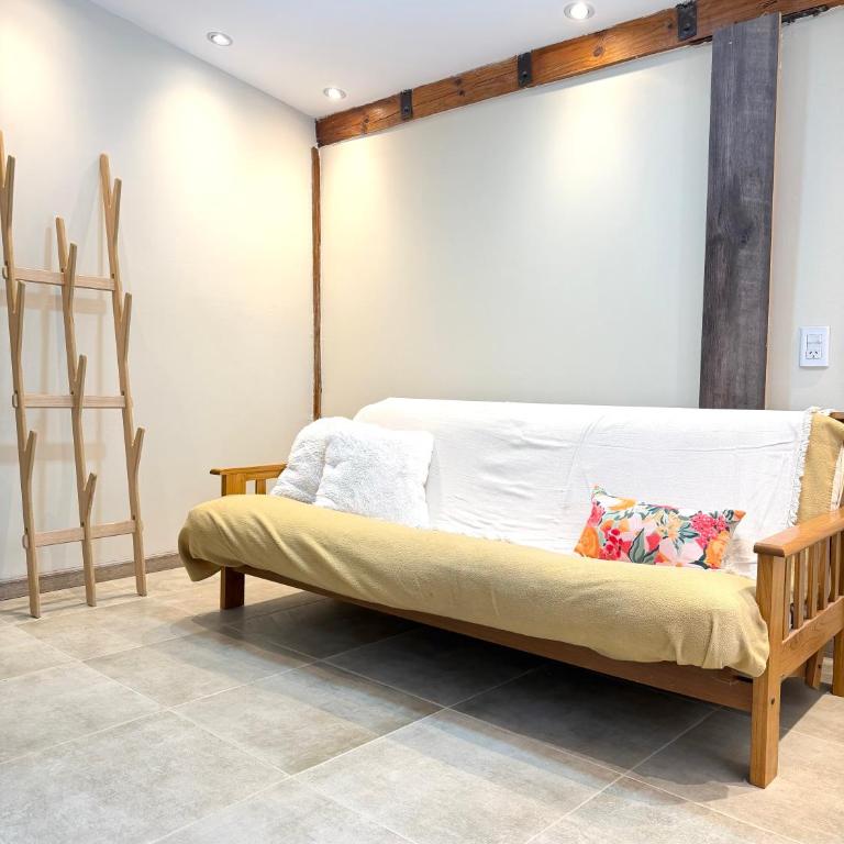 Deluxe Nueva Casa - One-Bedroom House - 9