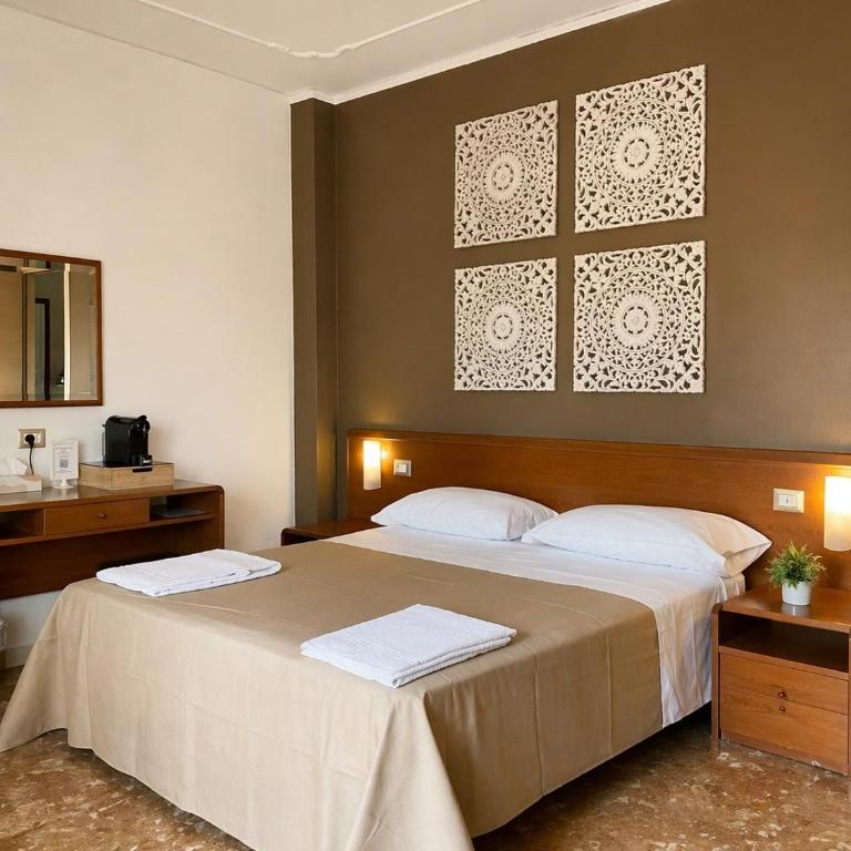 Mariclà Boutique Rooms with Balcony & Free Parking - Camera Tripla con Vista Città - 6
