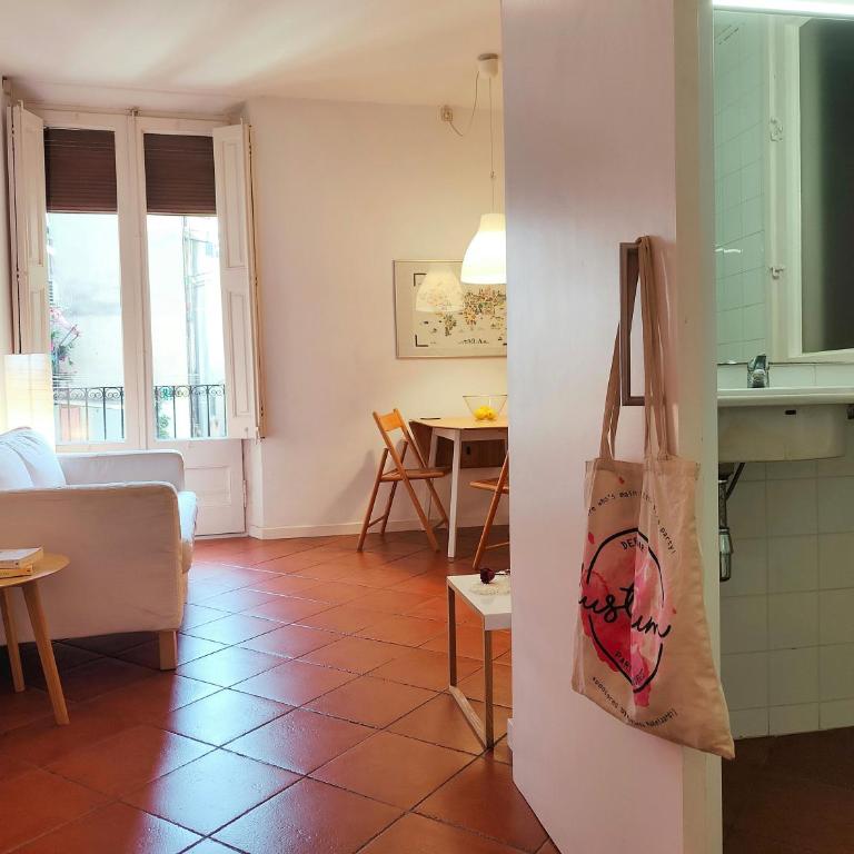 Cute 1 bedroom apt. Super central location. R.K - Apartment - 17