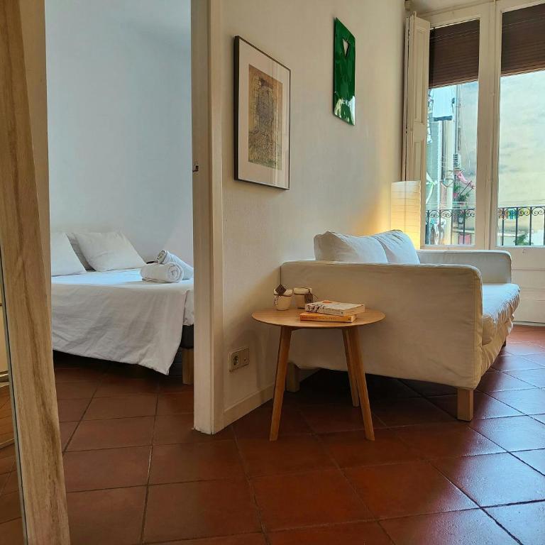 Cute 1 bedroom apt. Super central location. R.K - Apartment - 24