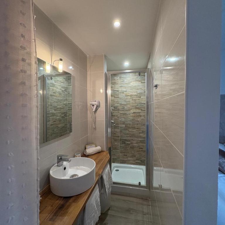 Hôtel de la Plage - Chambre Double Deluxe avec Douche - 5