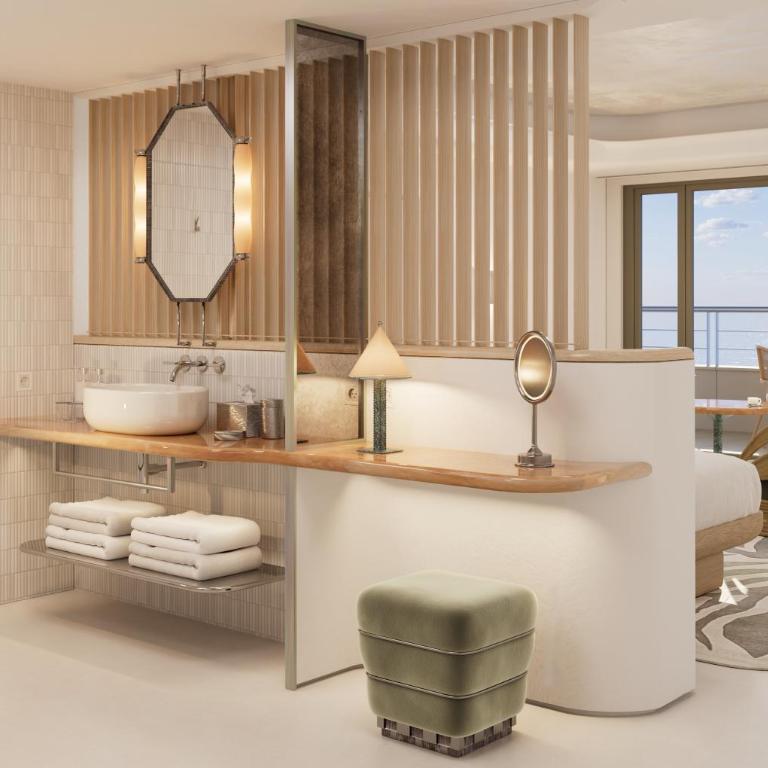 Hotel Palais de la Mediterranee, in the Unbound Collection by Hyatt - Suite Junior - Vue sur Mer - 2