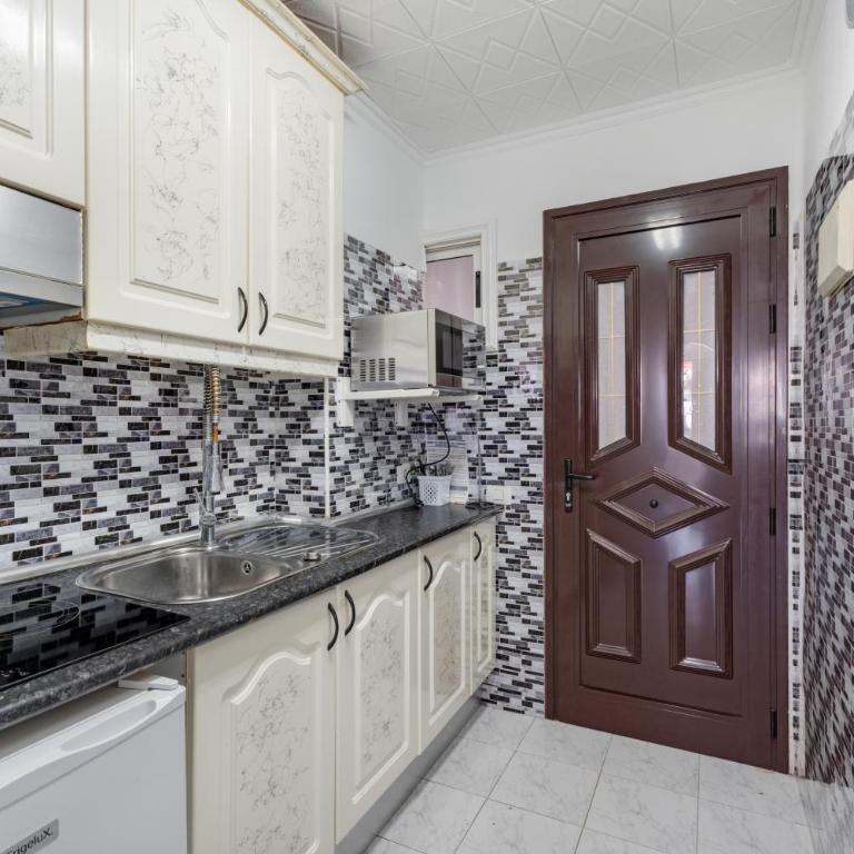 Cozy Stay with Pool - Apartamento de 1 dormitorio con vistas al jardín - 9