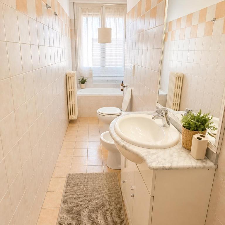Mariclà Boutique Rooms with Balcony & Free Parking - Camera Familiare con Vasca - 3