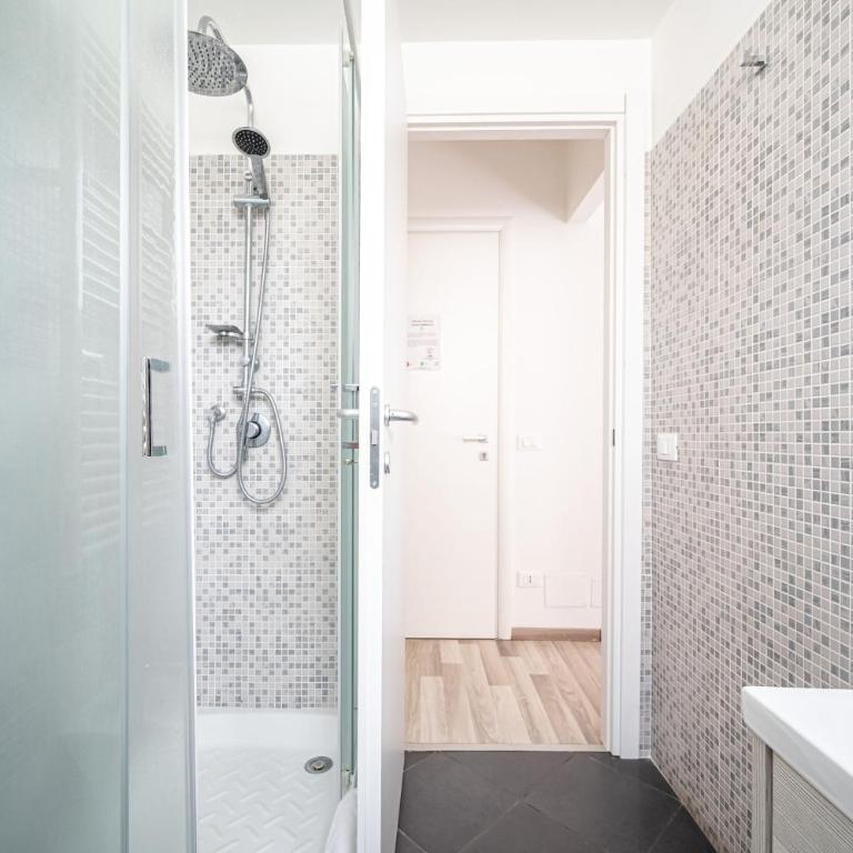 "Da Vinci Suite" Roma 7 min walk Metro AC WiFi 20 min Colosseum - Camera Matrimoniale con Bagno Privato - 10