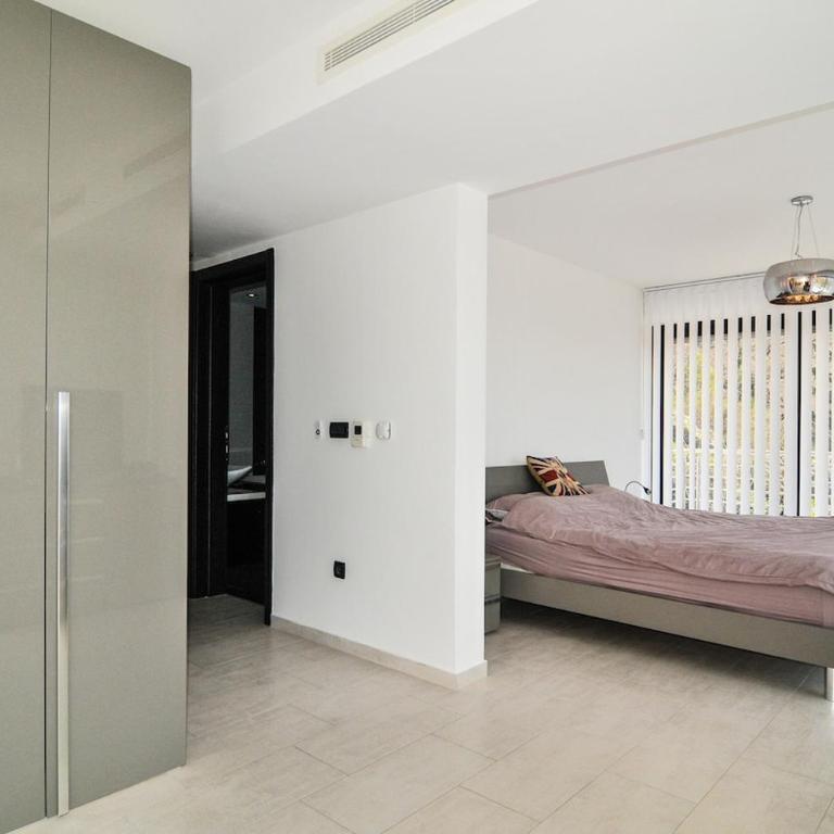 Modern 5BR Villa with Infinity Pool and Sea Views - Villa - 8