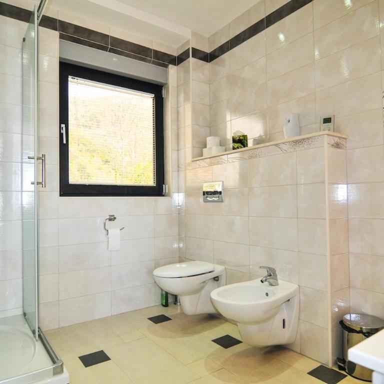 Modern 5BR Villa with Infinity Pool and Sea Views - Villa - 9