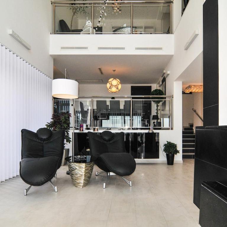 Modern 5BR Villa with Infinity Pool and Sea Views - Villa - 15