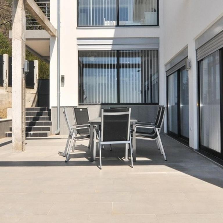 Modern 5BR Villa with Infinity Pool and Sea Views - Villa - 17