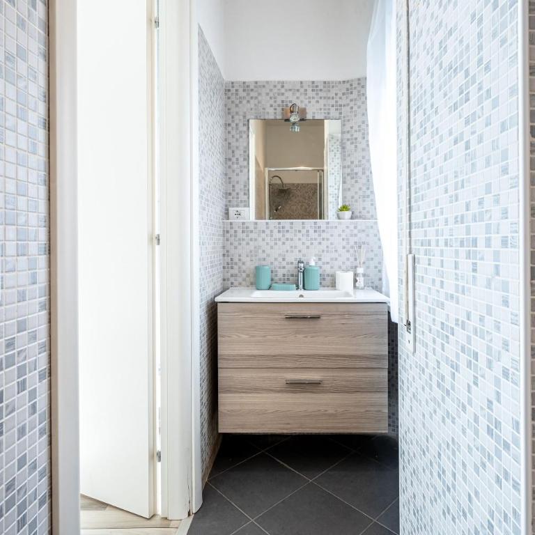 "Da Vinci Suite" Roma 7 min walk Metro AC WiFi 20 min Colosseum - Ampia Camera Matrimoniale - 10
