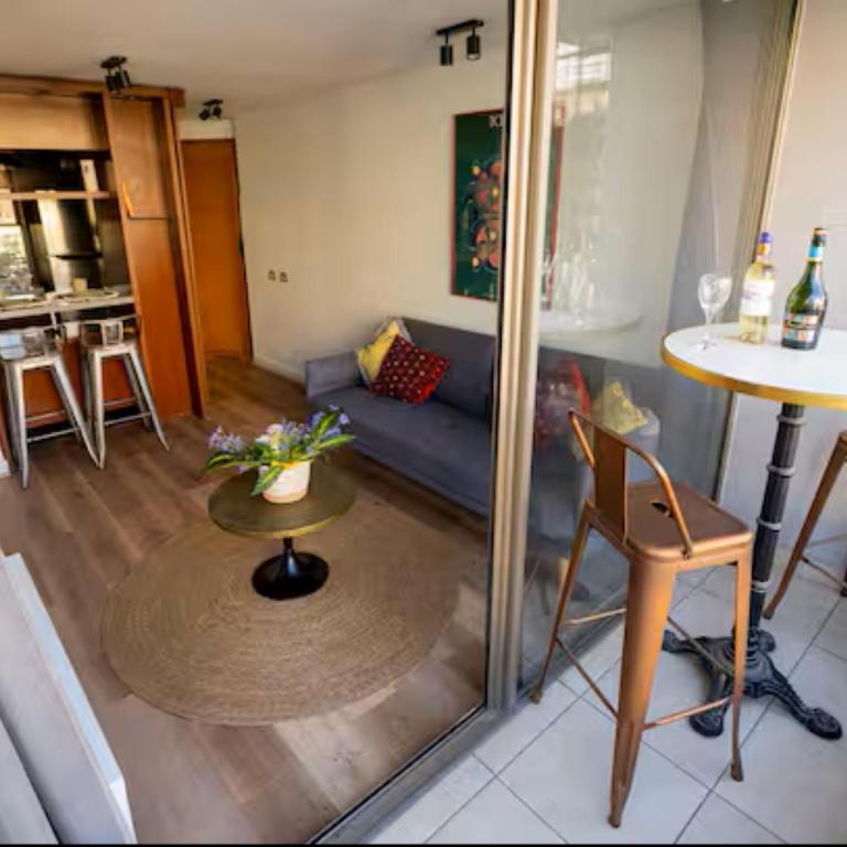 Dpto Providencia cercano a Costanera Center, metro a 1 min, parking free - Apartamento de 1 dormitorio - 25