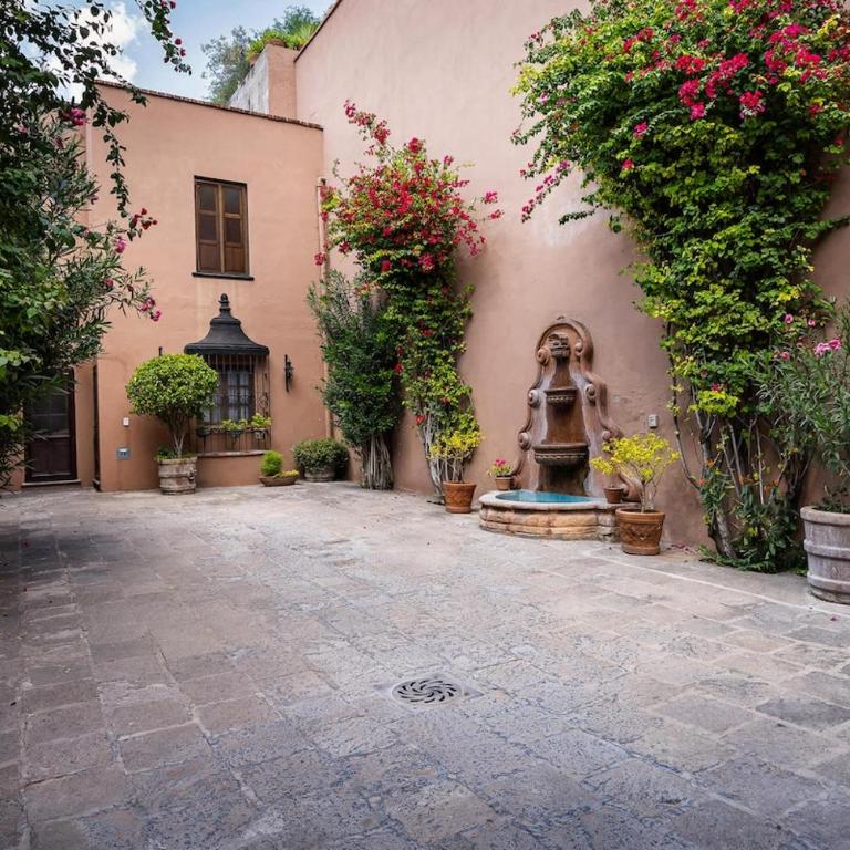 Casa de Inspiración, Grand Estate with Lush Gardens - Villa - 30