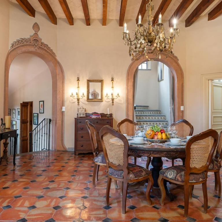 Casa de Inspiración, Grand Estate with Lush Gardens - Villa - 14