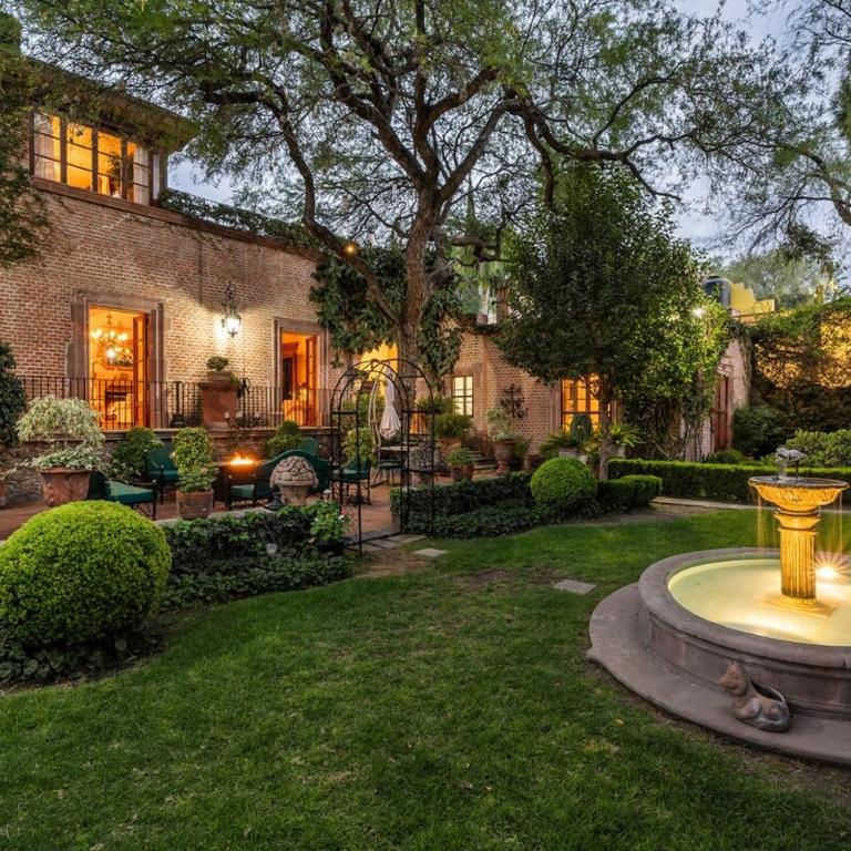 Casa de Inspiración, Grand Estate with Lush Gardens - Villa - 32