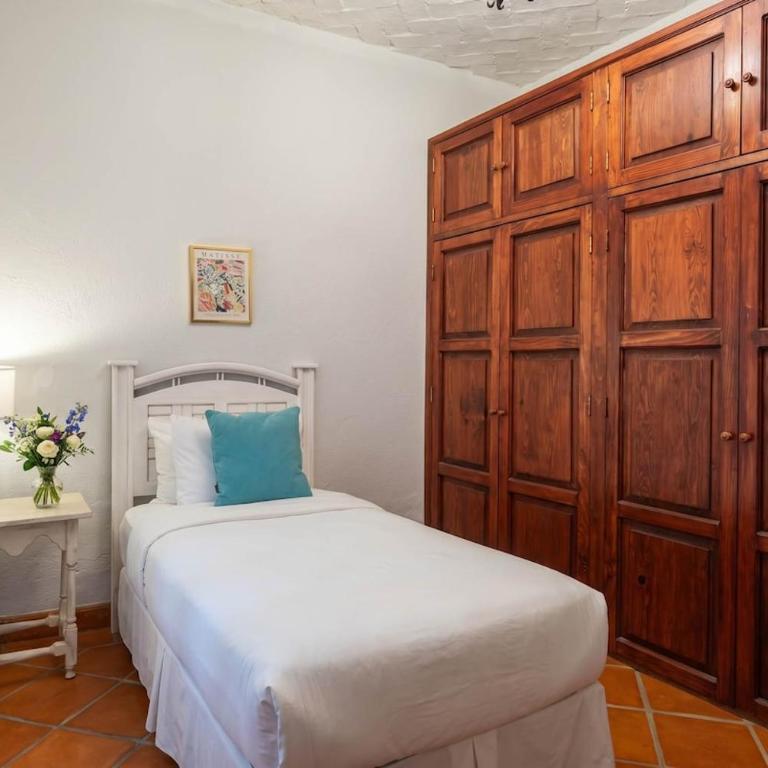 Casa de Inspiración, Grand Estate with Lush Gardens - Villa - 25