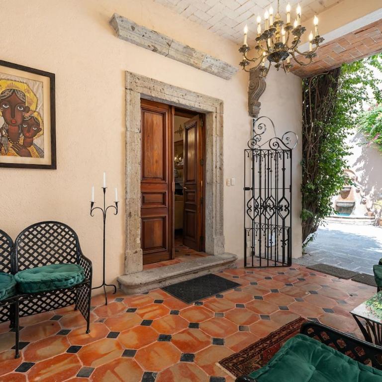 Casa de Inspiración, Grand Estate with Lush Gardens - Villa - 28