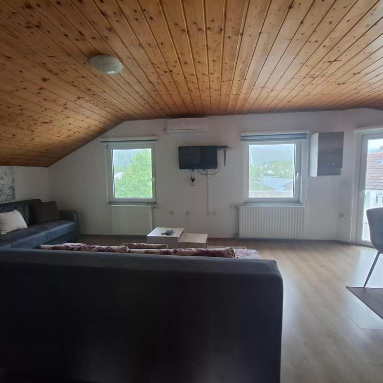 Amina River Apartment - Two-Bedroom Apartment with Lake View - 7