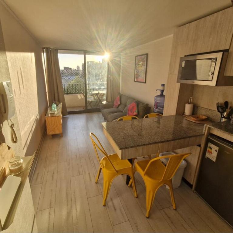 Luminoso departamento cercano a Barrio Italia - Two-Bedroom Apartment with Balcony - 1