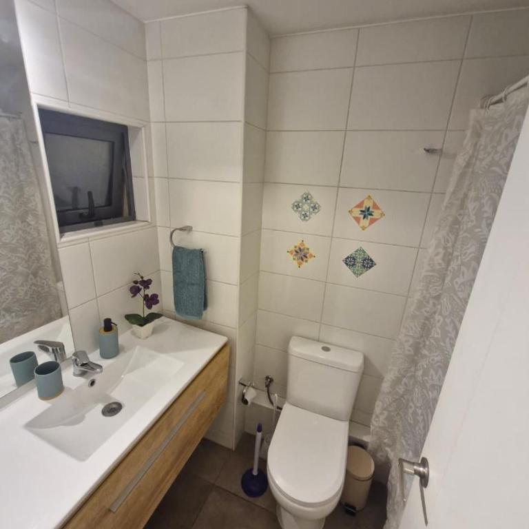 Luminoso departamento cercano a Barrio Italia - Two-Bedroom Apartment with Balcony - 9