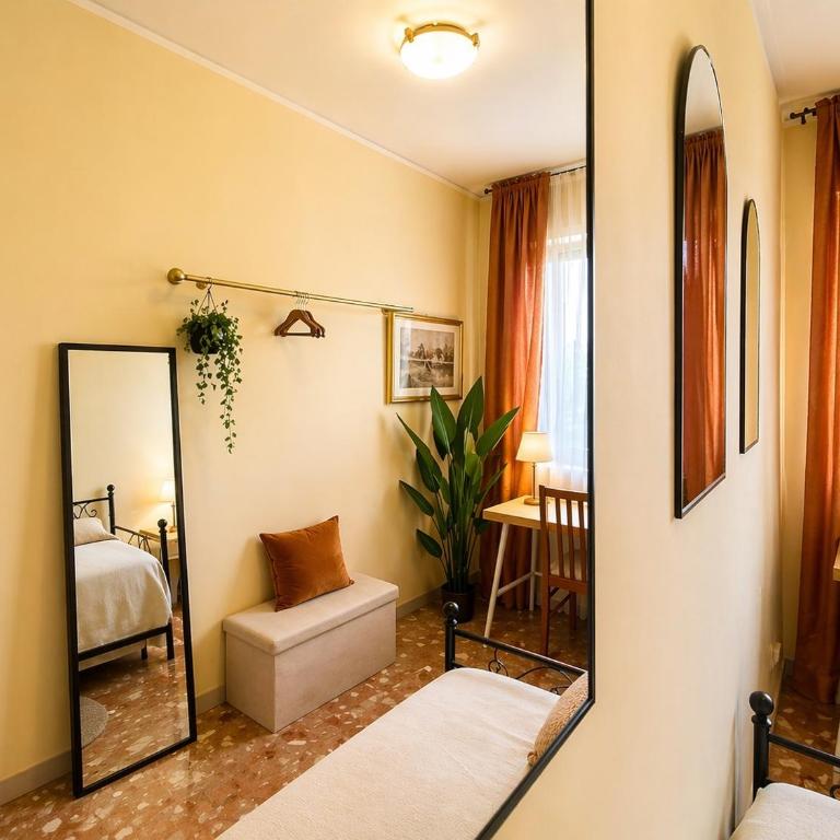 Mariclà Boutique Rooms with Balcony & Free Parking - Camera Tripla con Vista Città - 8