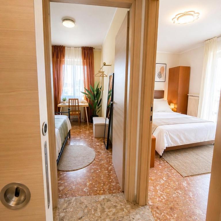 Mariclà Boutique Rooms with Balcony & Free Parking - Camera Tripla con Vista Città - 4
